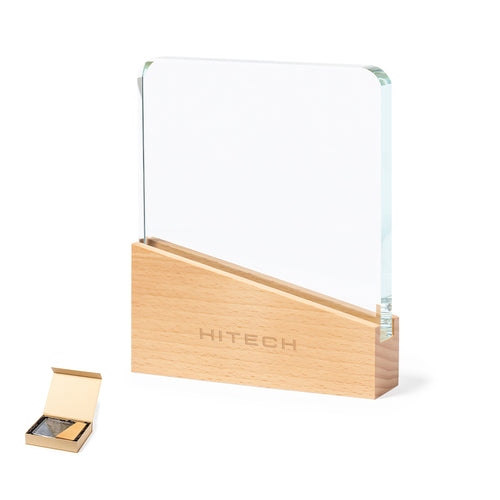 Commemorative plaque made of thick and resistant glass, with a natural wood base - Vertu Personalised