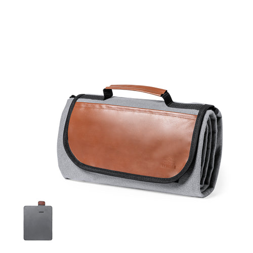 Premium picnic blanket made of durable 160g/m2 RPET polyester with grey finish - Pirsoy Personalised