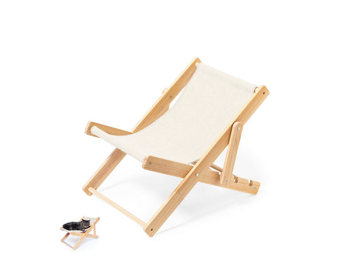 Ingeniosa silla de mascotas, con estructura fabricada en sólida madera y asiento en confortable tejido canvas, de acabado suave y resistente - Diny Personalised