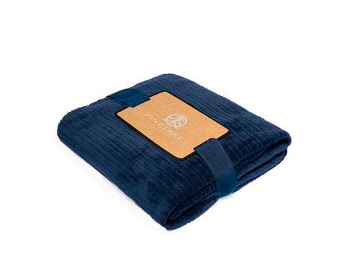 Blanket made of 240g/m2 polyester, very comfortable, soft and warm to the touch - Cindra Personalised