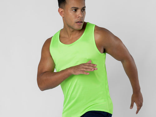 Magliette Adulto Jackson Personalizzato - Canotta realizzata in tessuto tecnico micro mesh, progettata per espellere l'umidità dal capo grazie alla sua funzione Cool Dry, mantenendo la pelle asciutta e fresca...